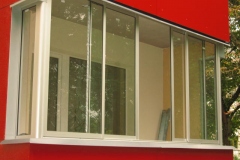 Balcony glazing, sliding system, clear glasses